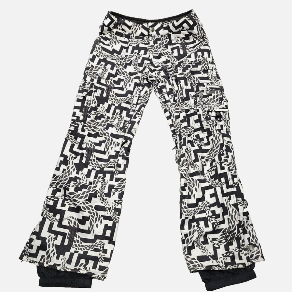 Black and white Burton dry ride women’s snowboarding/skiing pants size L